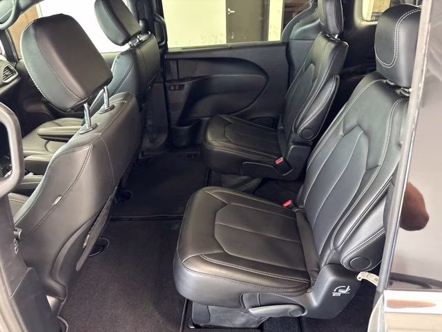 2025 Ceramic Gray Clearcoat Chrysler Pacifica Select AWD Van