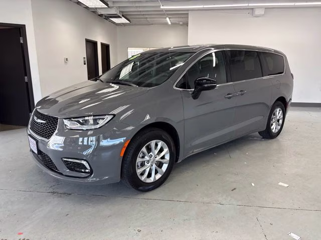2025 Ceramic Gray Clearcoat Chrysler Pacifica Select AWD Van
