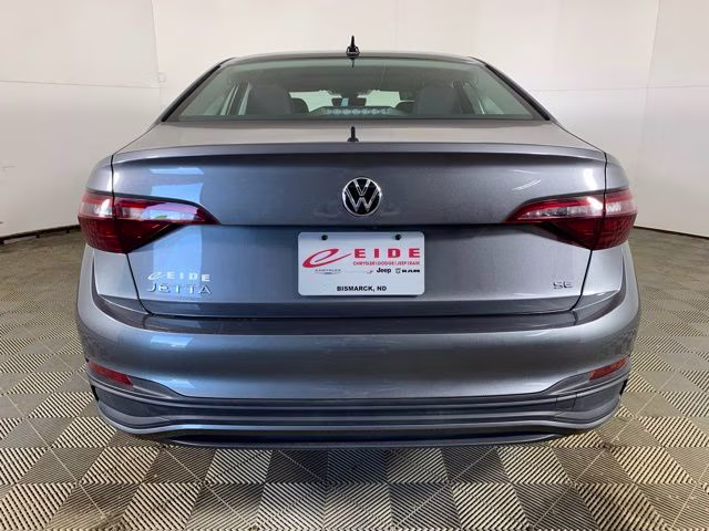 2024 Platinum Gray Metallic Volkswagen Jetta 1.5T SE FWD Sedan