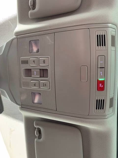 2024 Platinum Gray Metallic Volkswagen Jetta 1.5T SE FWD Sedan