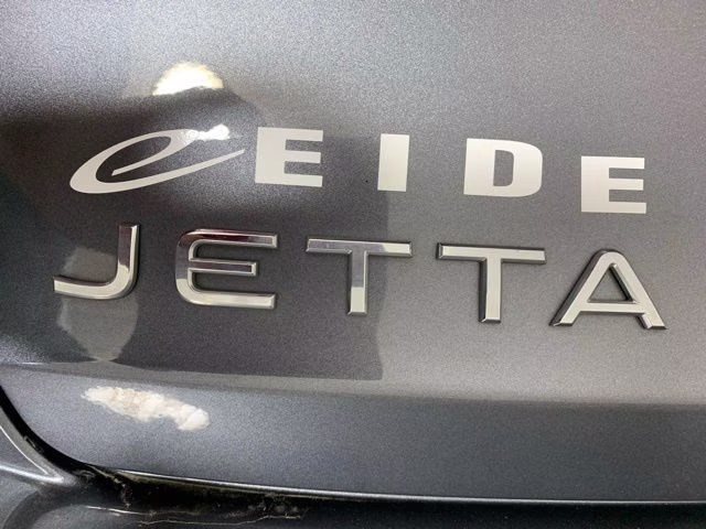 2024 Platinum Gray Metallic Volkswagen Jetta 1.5T SE FWD Sedan