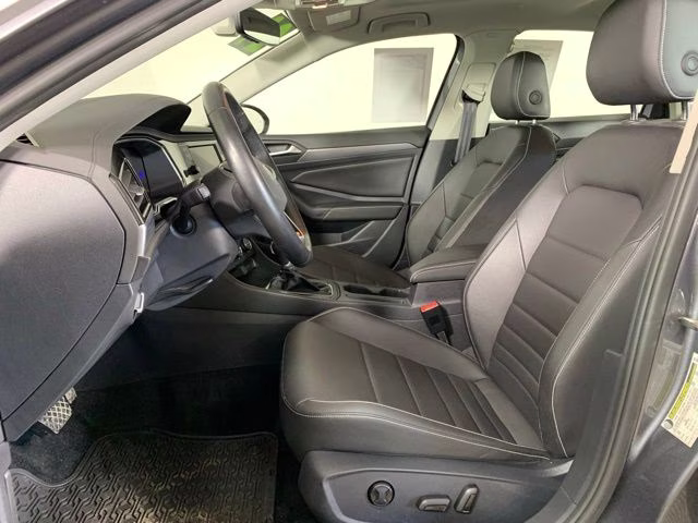 2024 Platinum Gray Metallic Volkswagen Jetta 1.5T SE FWD Sedan