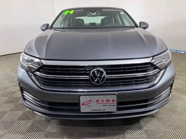 2024 Platinum Gray Metallic Volkswagen Jetta 1.5T SE FWD Sedan