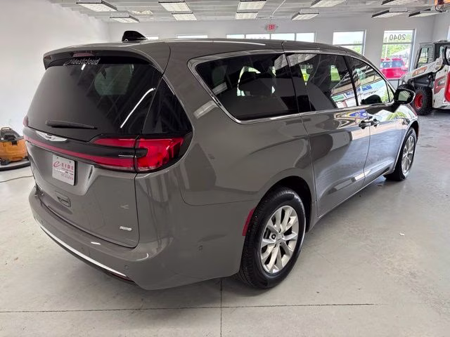 2025 Ceramic Gray Clearcoat Chrysler Pacifica Select AWD Van