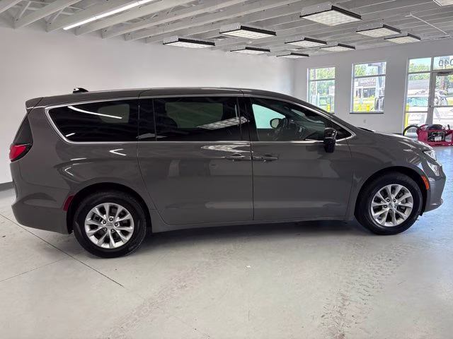 2025 Ceramic Gray Clearcoat Chrysler Pacifica Select AWD Van