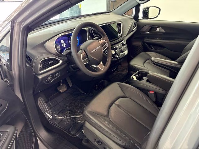 2025 Ceramic Gray Clearcoat Chrysler Pacifica Select AWD Van