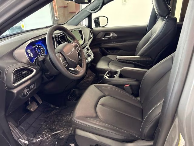 2025 Ceramic Gray Clearcoat Chrysler Pacifica Select AWD Van