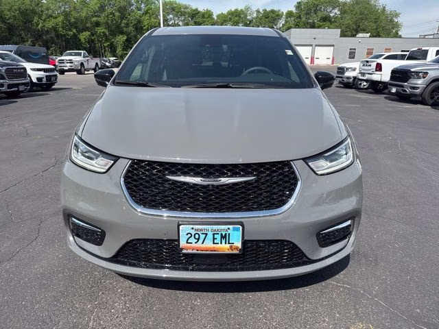 Used 2025 Chrysler Pacifica Select with VIN 2C4RC3BG7SR521591 for sale in Waite Park, Minnesota