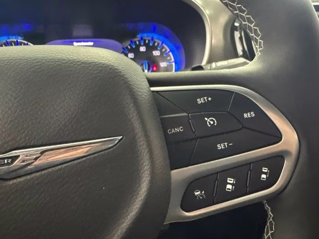 2025 Ceramic Gray Clearcoat Chrysler Pacifica Select AWD Van