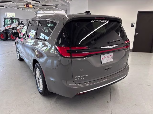 2025 Ceramic Gray Clearcoat Chrysler Pacifica Select AWD Van