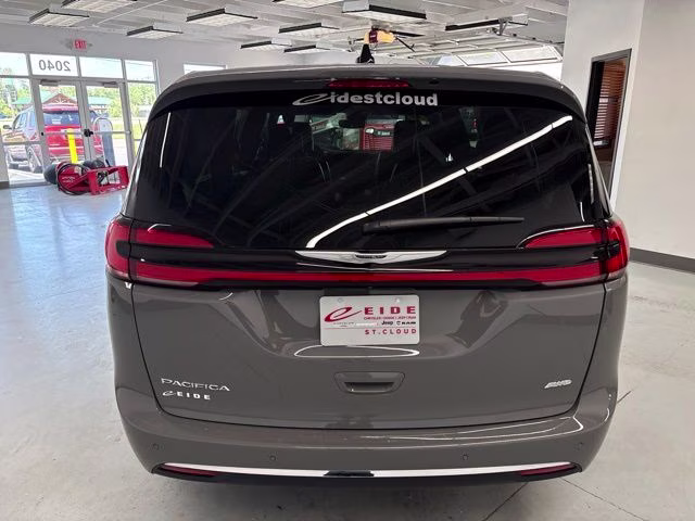 2025 Ceramic Gray Clearcoat Chrysler Pacifica Select AWD Van
