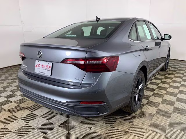2024 Platinum Gray Metallic Volkswagen Jetta 1.5T SE FWD Sedan