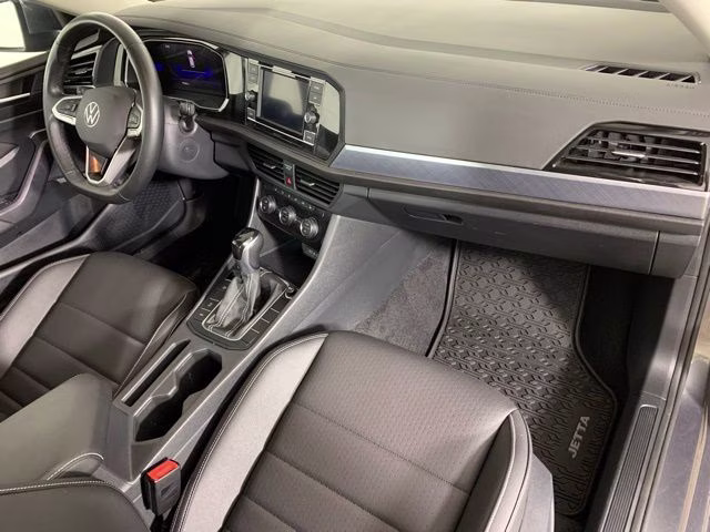2024 Platinum Gray Metallic Volkswagen Jetta 1.5T SE FWD Sedan