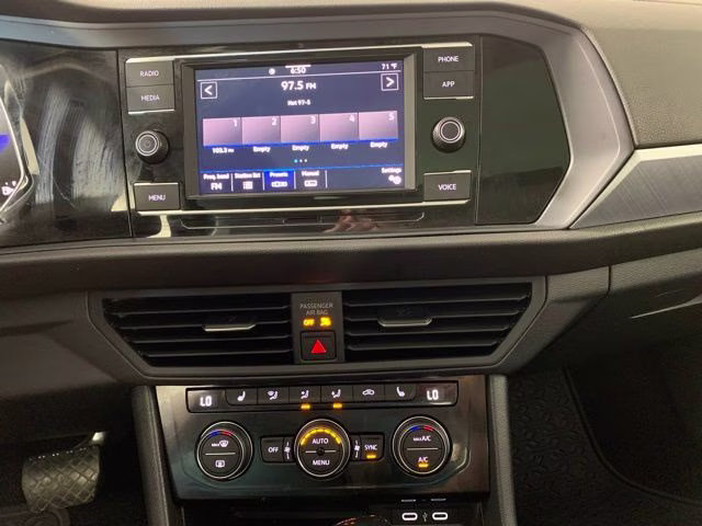 2024 Platinum Gray Metallic Volkswagen Jetta 1.5T SE FWD Sedan