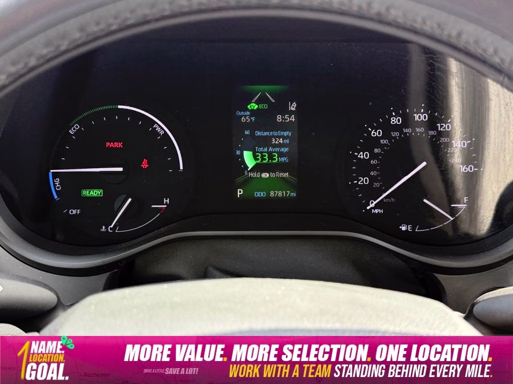 2022 White Toyota Sienna XLE 8 Passenger FWD Van