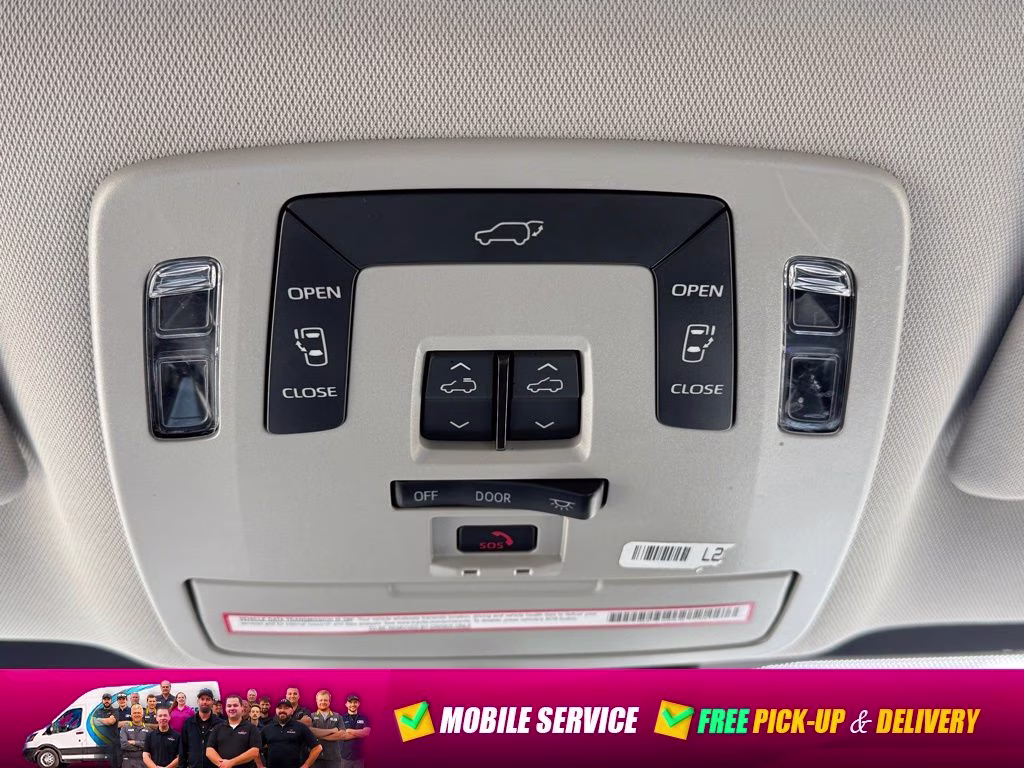 2022 White Toyota Sienna XLE 8 Passenger FWD Van