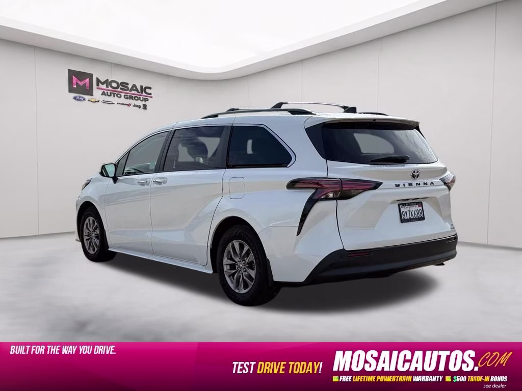 2022 White Toyota Sienna XLE 8 Passenger FWD Van