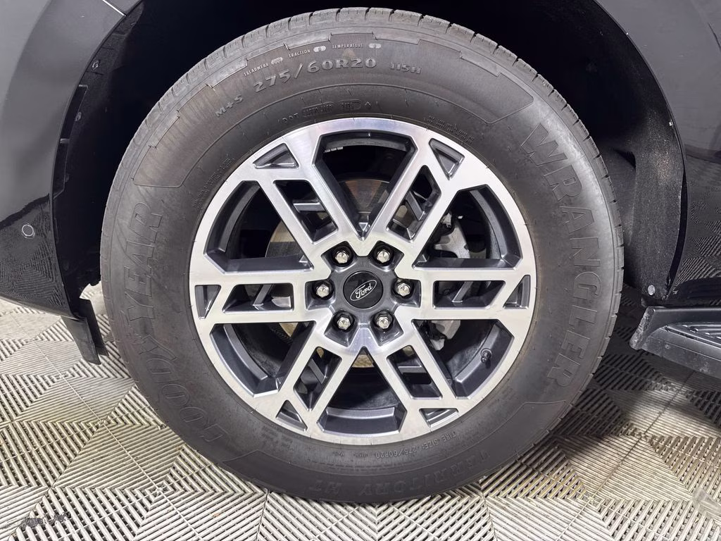 2025 Black Metallic Ford Expedition Max Active RWD SUV