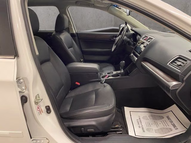 2017 Crystal White Pearl Subaru Outback 2.5i AWD SUV
