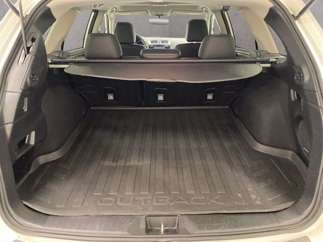 2017 Crystal White Pearl Subaru Outback 2.5i AWD SUV