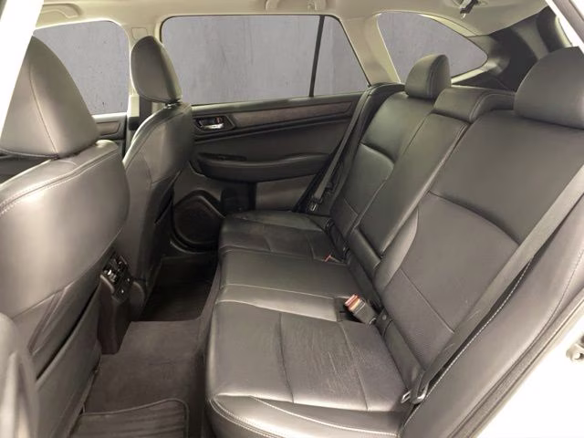 2017 Crystal White Pearl Subaru Outback 2.5i AWD SUV