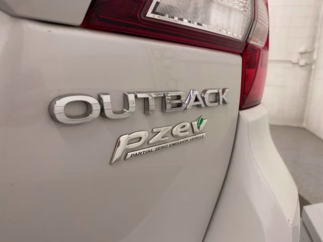 2017 Crystal White Pearl Subaru Outback 2.5i AWD SUV