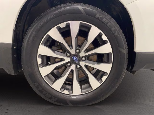 2017 Crystal White Pearl Subaru Outback 2.5i AWD SUV