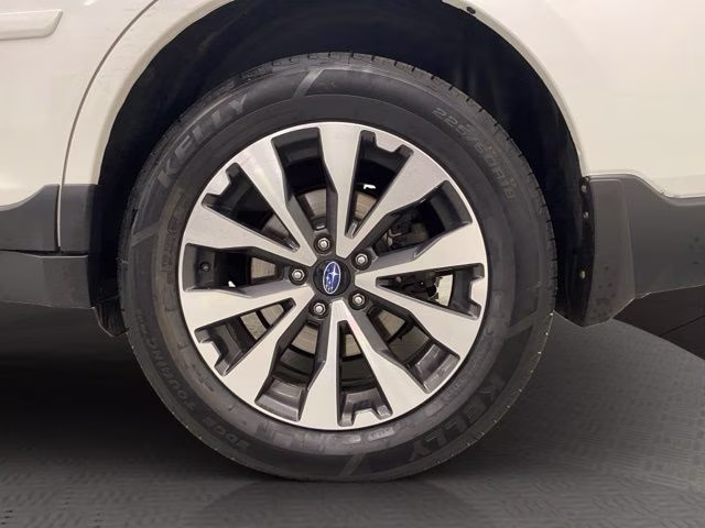 2017 Crystal White Pearl Subaru Outback 2.5i AWD SUV