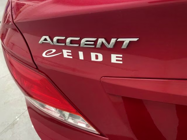 2016 Boston Red Metallic Hyundai Accent SE FWD Sedan