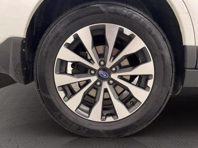 2017 Crystal White Pearl Subaru Outback 2.5i AWD SUV