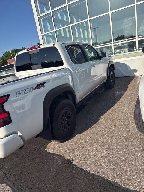 2025 Glacier White Nissan Frontier PRO-4X 4X4 Truck