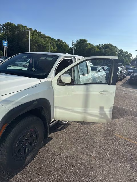 2025 Glacier White Nissan Frontier PRO-4X 4X4 Truck