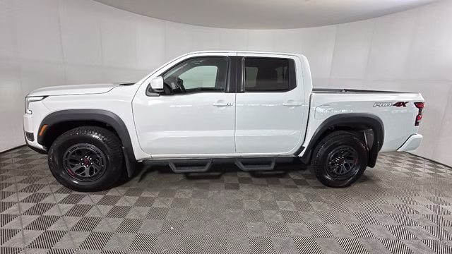 2025 Glacier White Nissan Frontier PRO-4X 4X4 Truck