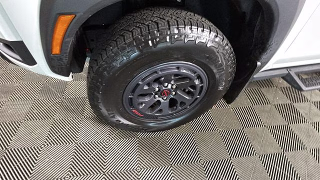 2025 Glacier White Nissan Frontier PRO-4X 4X4 Truck