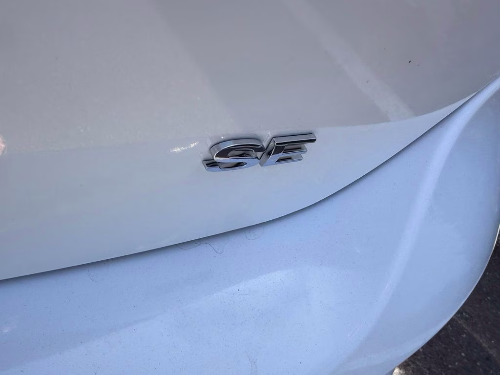 2014 Oxford White Ford Focus SE FWD Hatchback