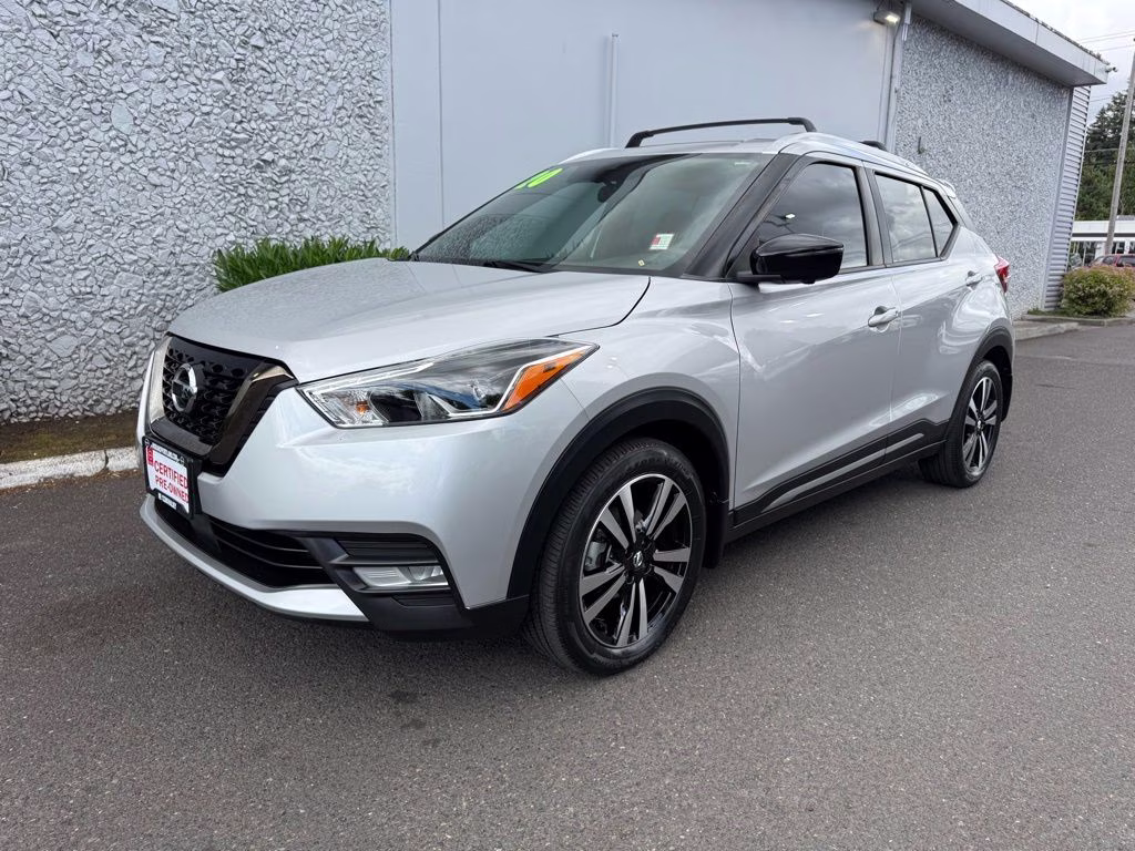 2020 Brilliant Silver Metallic Nissan Kicks SR FWD SUV