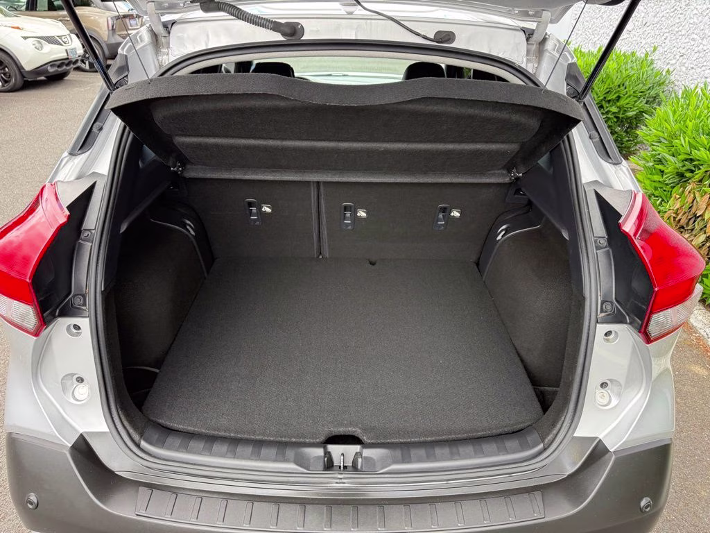 2020 Brilliant Silver Metallic Nissan Kicks SR FWD SUV