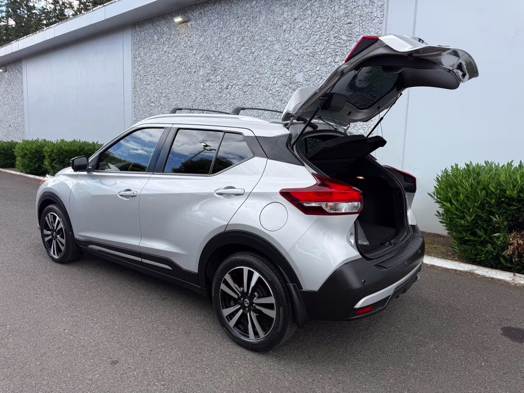 2020 Brilliant Silver Metallic Nissan Kicks SR FWD SUV