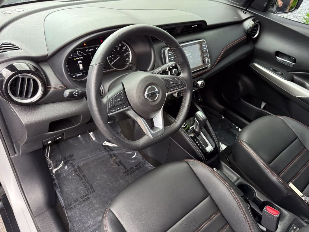2020 Brilliant Silver Metallic Nissan Kicks SR FWD SUV