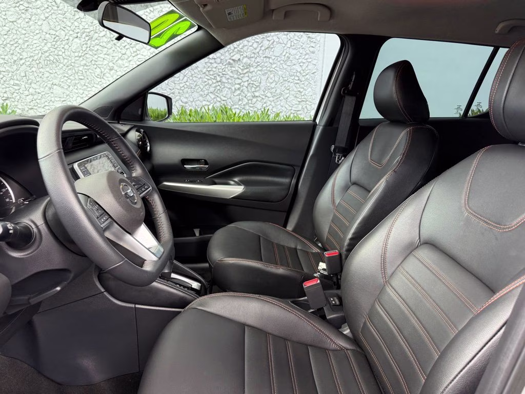 2020 Brilliant Silver Metallic Nissan Kicks SR FWD SUV