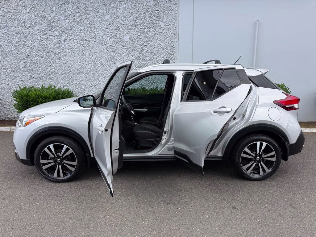 2020 Brilliant Silver Metallic Nissan Kicks SR FWD SUV