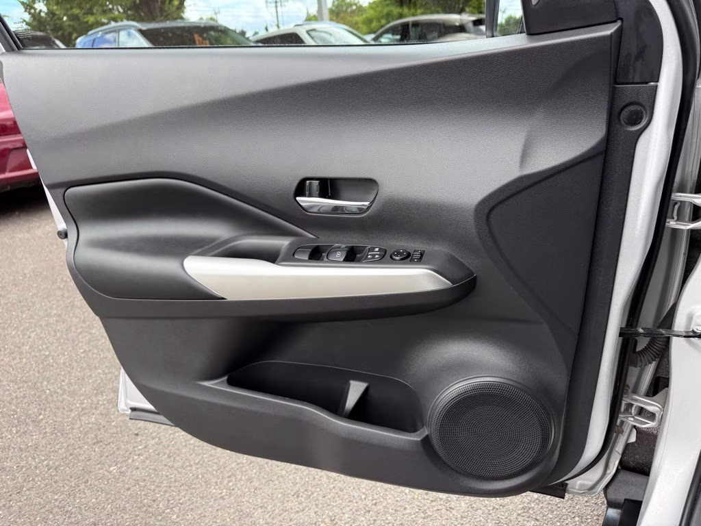 2020 Brilliant Silver Metallic Nissan Kicks SR FWD SUV