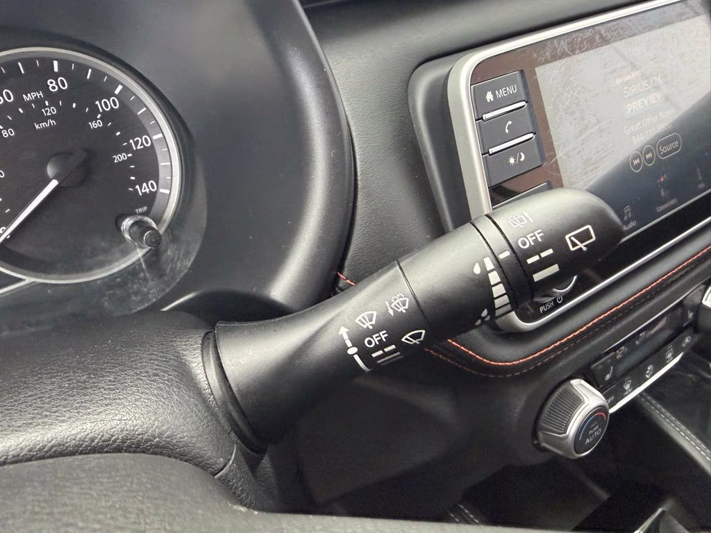 2020 Brilliant Silver Metallic Nissan Kicks SR FWD SUV