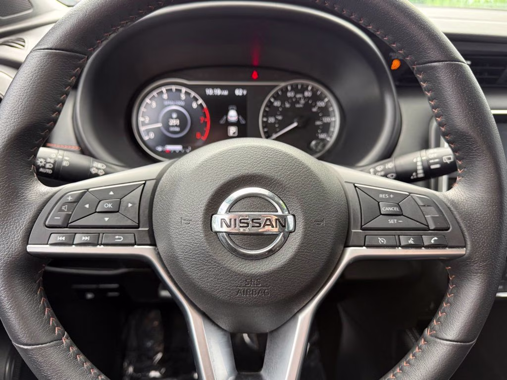 2020 Brilliant Silver Metallic Nissan Kicks SR FWD SUV