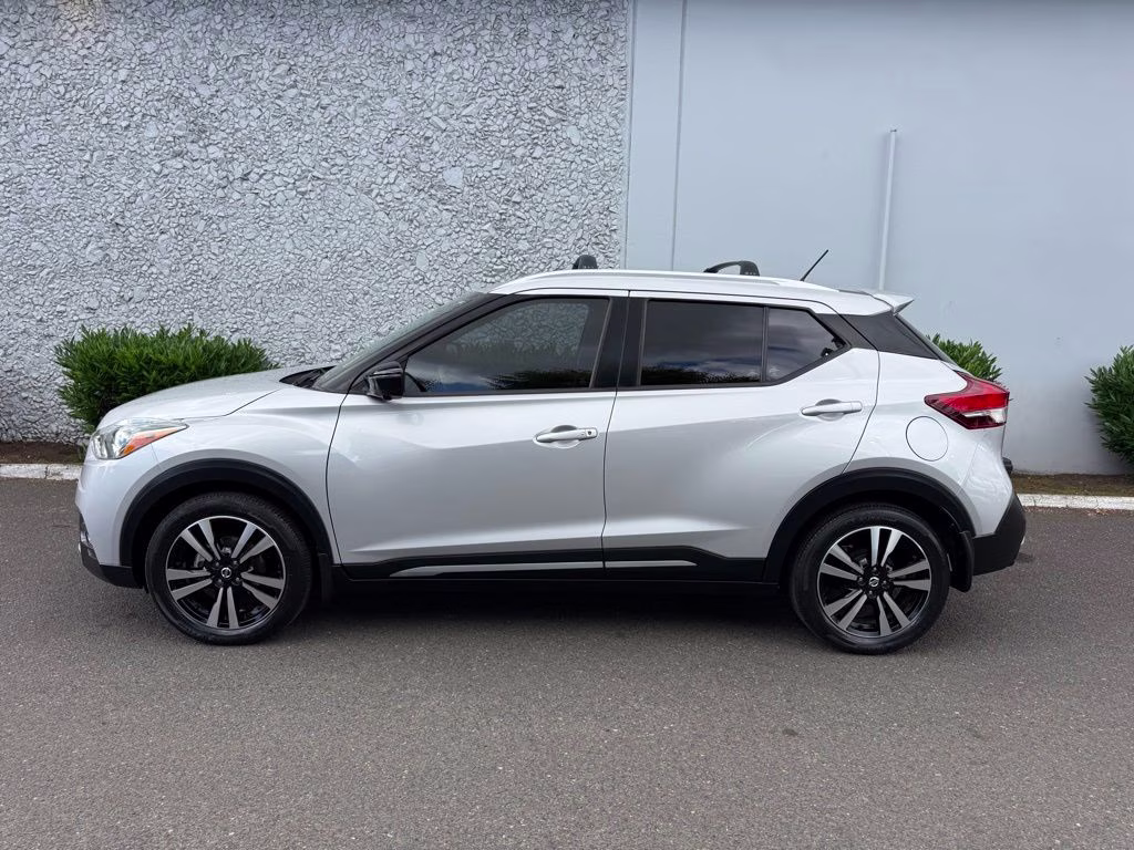 2020 Brilliant Silver Metallic Nissan Kicks SR FWD SUV