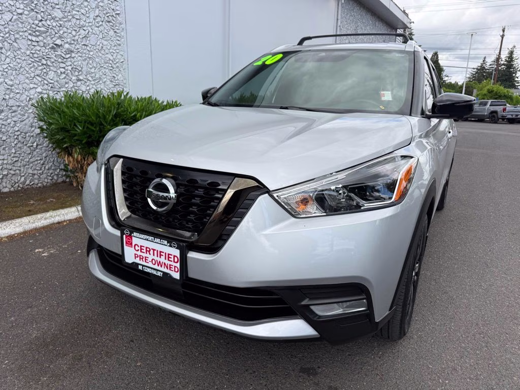 2020 Brilliant Silver Metallic Nissan Kicks SR FWD SUV