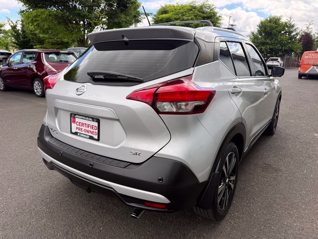 2020 Brilliant Silver Metallic Nissan Kicks SR FWD SUV