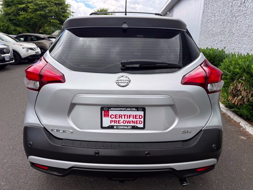 2020 Brilliant Silver Metallic Nissan Kicks SR FWD SUV
