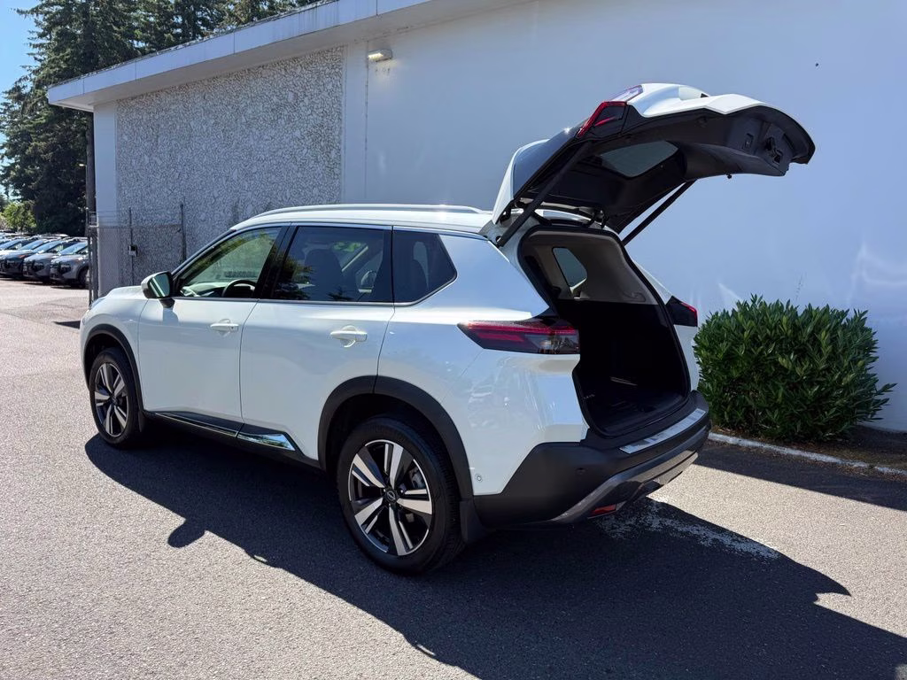 2023 Pearl White Tricoat Nissan Rogue SL AWD SUV