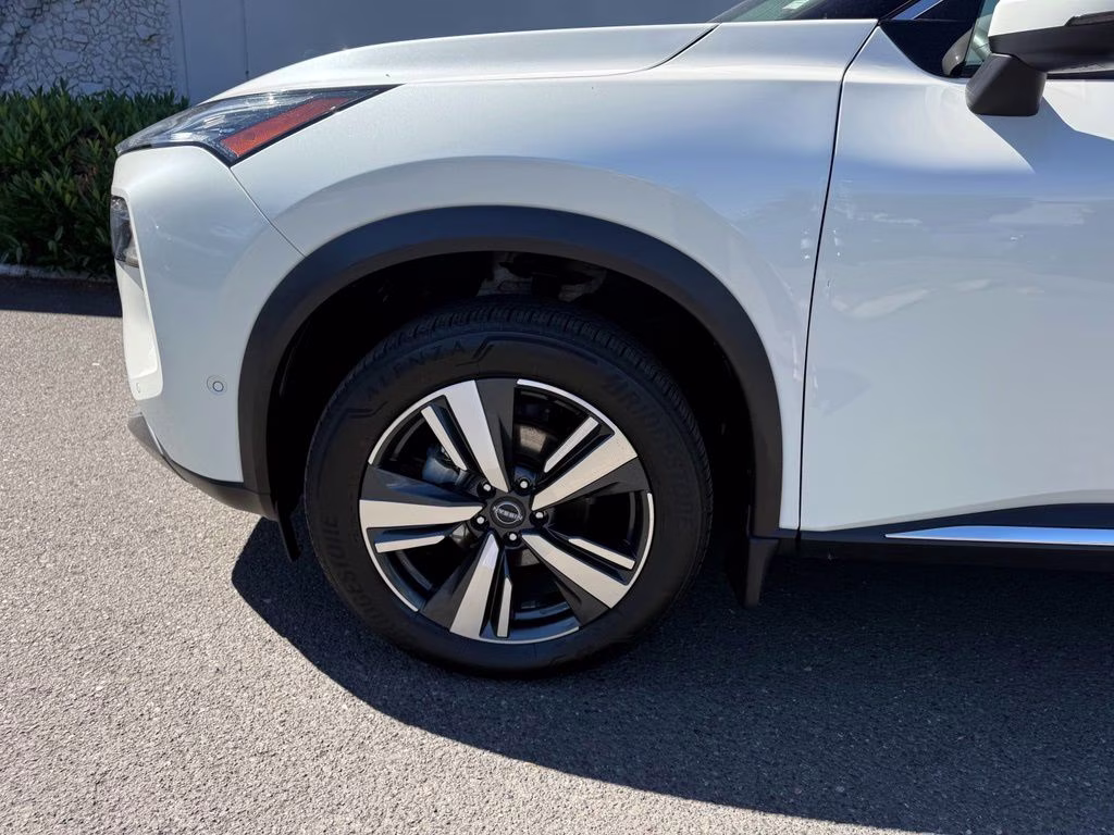 2023 Pearl White Tricoat Nissan Rogue SL AWD SUV